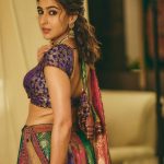 Sara Ali Khan: వినాయక చవితి వేడుకల్లో సారా అలీ ఖాన్.. డార్క్ బ్లూ లెహెంగాలో చూడచక్కని అందం