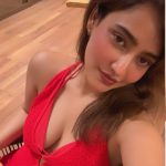 Neha Sharma: రెడ్ టాప్‌లో హాట్ మిర్చీలాగా ‘చిరుత’ భామ.. వారం రోజులు ఫుల్ ఎంజాయ్‌మెంట్!