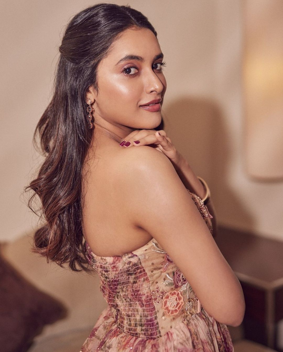 Priyanka Mohan: సరిపోదా ఈ అందం.. లాంగ్ ఫ్రాక్‌లో వారెవ్వా అనిపించేలా ప్రియాంక మోహన్!