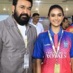 Keerthy Suresh: క్రికెట్ స్టేడియంకు గ్లామర్ యాడ్ చేసిన కీర్తి సురేశ్.. మోహన్‌లాల్‌తో కలిసి ఫోటోలకు ఫోజులు