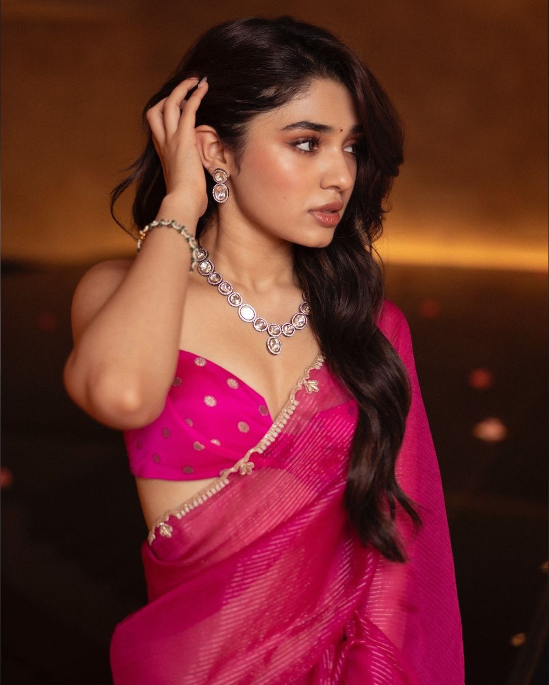 Krithi Shetty: పింక్ శారీలో బేబమ్మ.. ఆ అందం చూడతరమా!