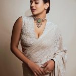 Hebah Patel: చీరలో ‘హెబ్బా’ అబ్బా అనిపించిందిగా.. ఏముంది గురూ, రెండు కళ్లు చాలడం లేదు