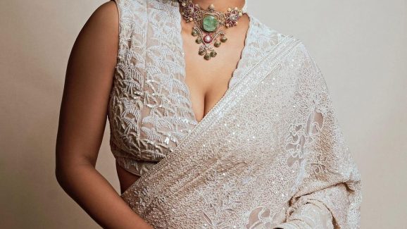 Hebah Patel: చీరలో ‘హెబ్బా’ అబ్బా అనిపించిందిగా.. ఏముంది గురూ, రెండు కళ్లు చాలడం లేదు