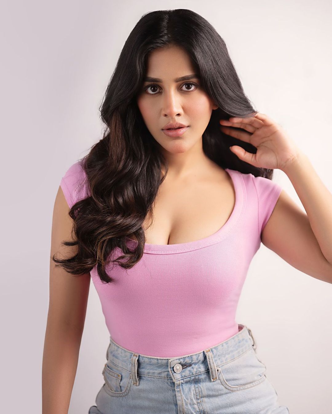 Nabha Natesh: పింక్ టాప్, సింపుల్ స్మైల్.. ఆహా అనిపిస్తున్న నభా అందం