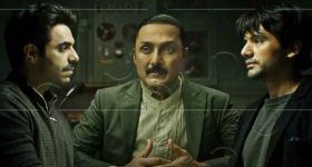 OTT Movie : చెవిటివాడు స్పై అంటూ ఇన్వెస్టిగేషన్... సీను సీనుకో ట్విస్ట్ తో పిచ్చెక్కించే స్పై థ్రిల్లర్