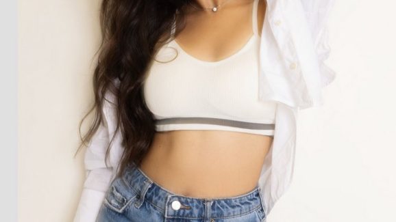 BhagyaShri Bhorse Photos| హాట్ బ్యూ టీ భాగ్యశ్రీ  గ్లామర్ ఫొటోషూట్!