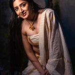 Poonam Kaur: ఎలారా.. ఇంత అందాన్ని గురూజీ పక్కన పెట్టాడు