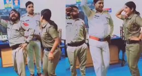 Viral Video: పోలీస్ స్టేషన్లో ఖాకీల చిందులు.. అంతలోనే ఆఫీసర్ రావడంతో