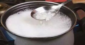 Rice Water: గంజి వచ్చేలా అన్నం వండి ఆ గంజినీళ్లను ప్రతిరోజూ తాగండి, మీరు ఊహించని ప్రయోజనాలు కలుగుతాయి