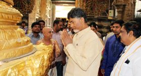 CM Chandrababu: తన రికార్డ్ తనే తిరగరాసిన సీఎం చంద్రబాబు.. 10 సార్లు పైగానే శ్రీవారికి పట్టువస్త్రాల సమర్పణ