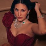 Amyra Dastur Hot Photos: బాలీవుడ్ భామ అమైరా దస్తూర్ హాట్ అందాలు!