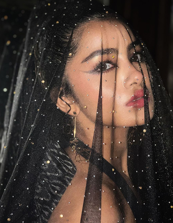 Anupama Parameswaran: చేప కళ్ల సుందరి అనుపమ.. బ్లాక్ డ్రెస్‌లో అదరగొట్టేస్తున్న మల్లూ బ్యూటీ