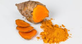 Beauty tips: ముఖానికి పసుపు ఇలా వాడారంటే రంగు పెరగడమే కాదు, చర్మ సమస్యలు రావు
