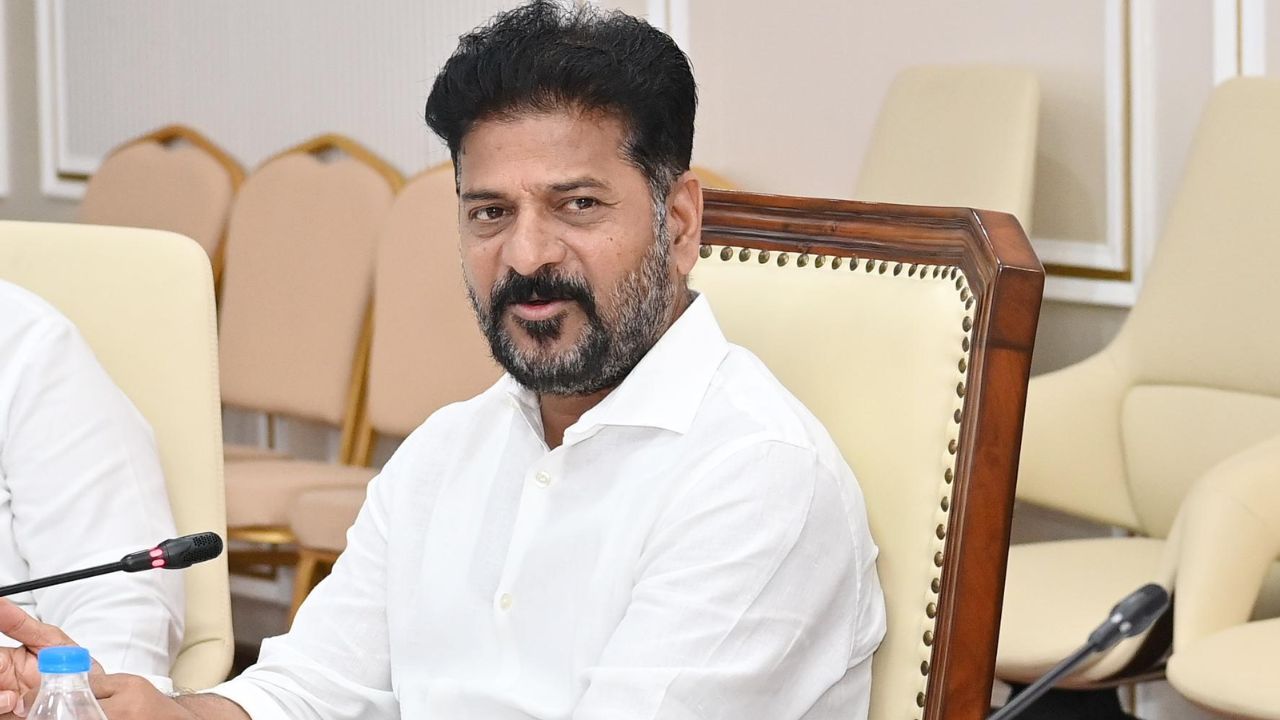 Cm Revanth Reddy: సీఎం రేవంత్ రెడ్డితో క‌మ్యూనిస్టు నేత‌ల‌ భేటీ.. ల‌గ‌చ‌ర్లలో భూ సేక‌ర‌ణ‌పై చ‌ర్చ‌