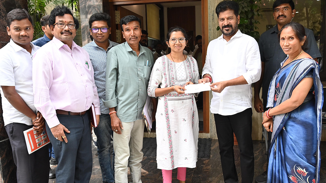 CM Revanth Reddy: చదువుల తల్లికి చేయూత.. గిరిజన యువతికి సీఎం రేవంత్ ఆర్థిక సాయం