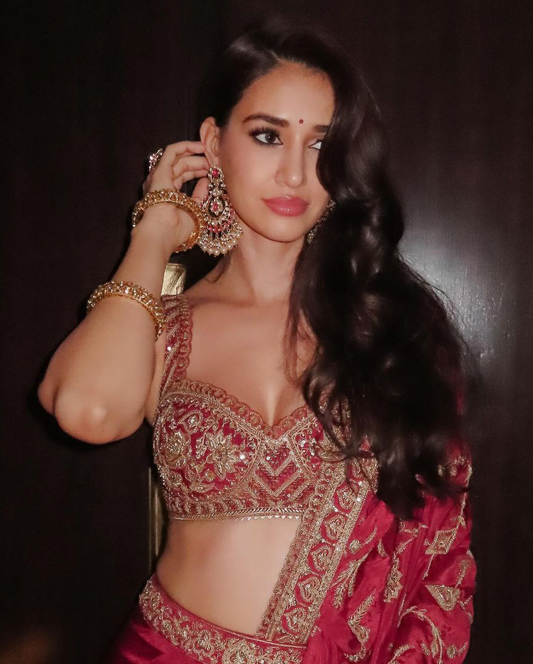 Disha Patani: దీపావళి ఫెస్టివల్ మూడ్‌.. డీప్ రెడ్ ఆఫ్ శారీలో దిశాపఠానీ