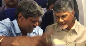 Meenakshi Chaudhary: రెడ్‌ శారీలో మీనాక్షిచౌదరి అందాల సోయగం