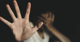 Gang Rape: కామంధ స్నేహితుడు.. యువతికి మద్యం తాగించి, ఆపై గ్యాంగ్ రేప్