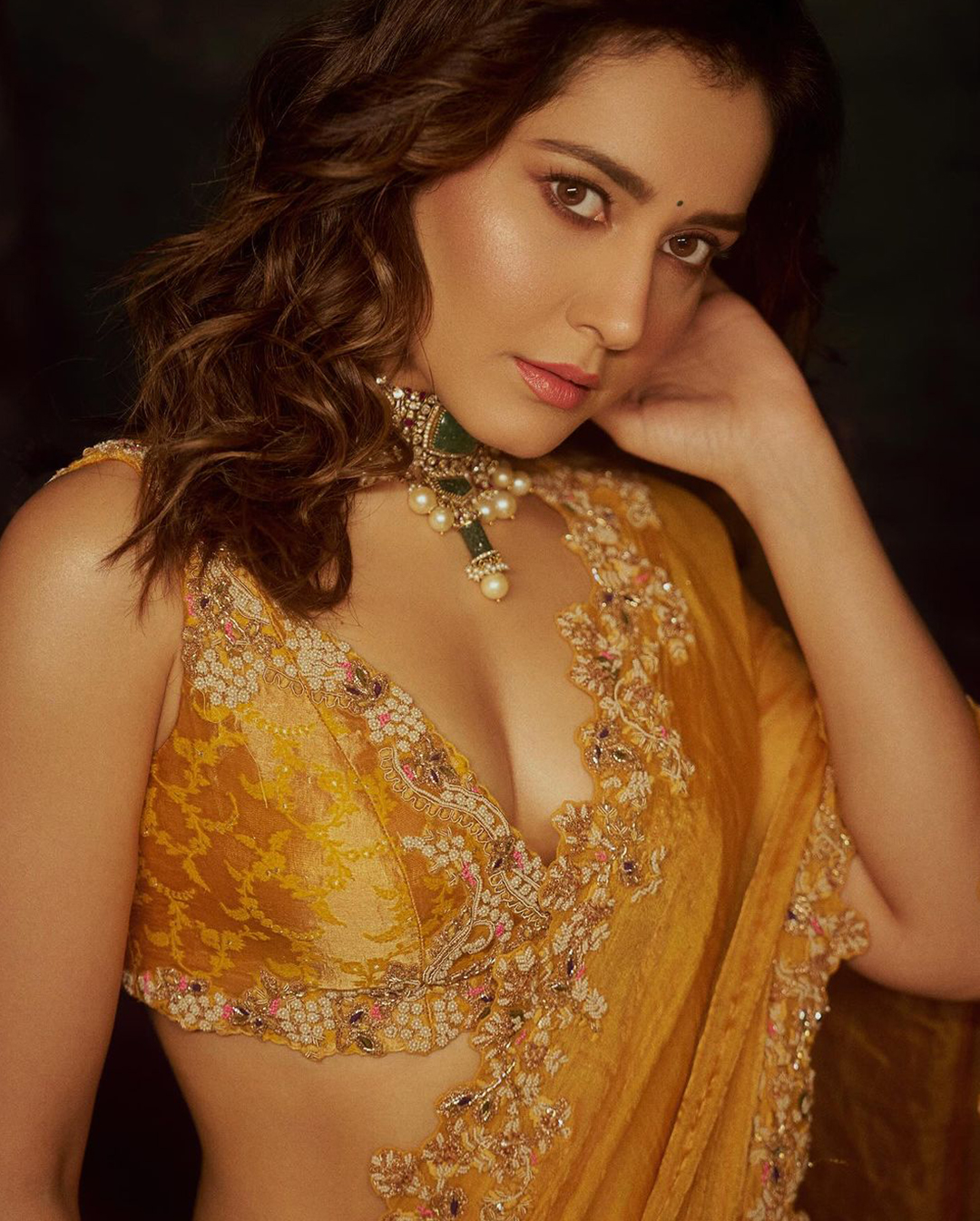 Raashi Khanna: అందం చూడవయ్యా.. ఆనందించవయ్యా అంటూ రాశి ఖన్నా