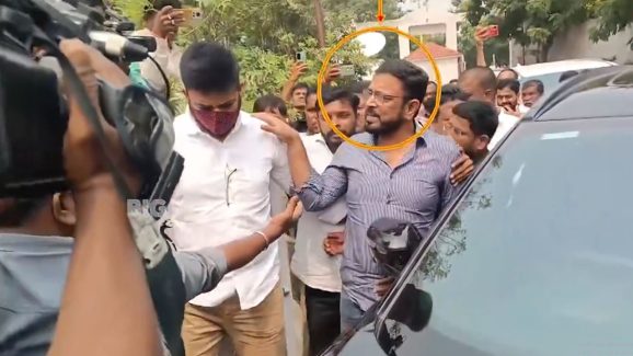 Raj pakala: పాకాలపై ప్రశ్నల వర్షం.. సుమారు 4 గంటలుగా సాగుతోన్న విచారణ, డ్రగ్స్ ఎలా వచ్చాయ్?