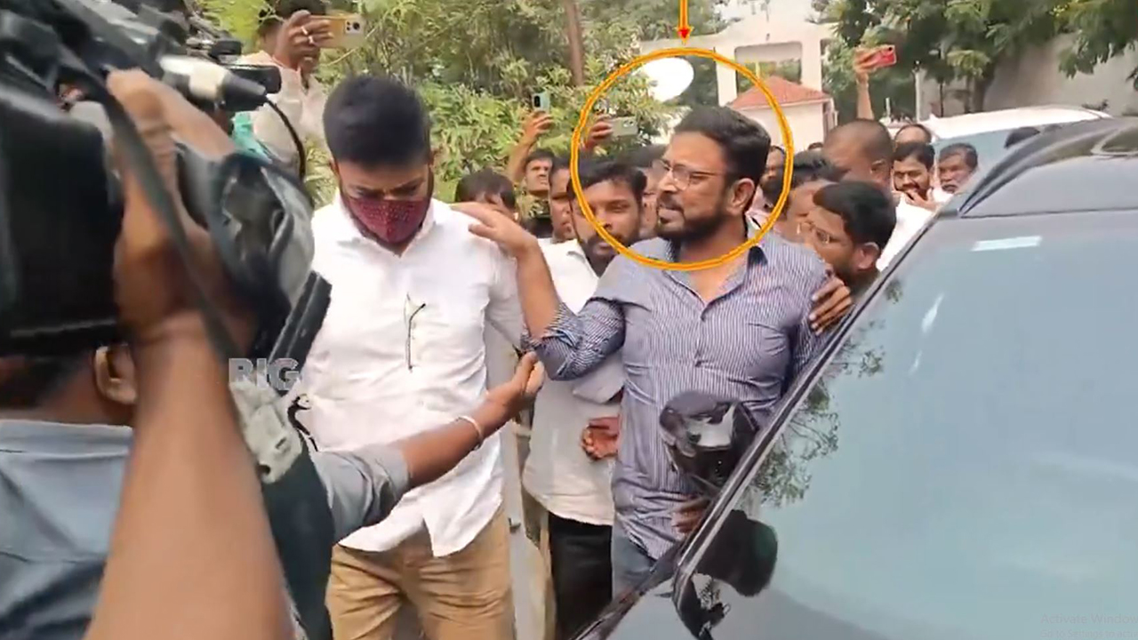 Raj pakala: పాకాలపై ప్రశ్నల వర్షం.. సుమారు 4 గంటలుగా సాగుతోన్న విచారణ, డ్రగ్స్ ఎలా వచ్చాయ్?