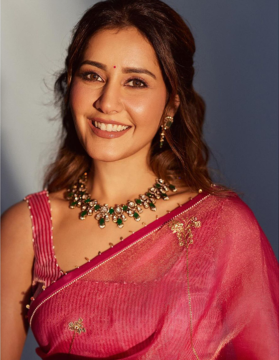 Rashi Khanna: అందమైన కుందనాల బొమ్మలా రాశిఖన్నా
