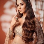 Simrat Kaur: వావ్..  కళ్ల తిప్పుకోకుండా సిమ్రత్ కౌర్