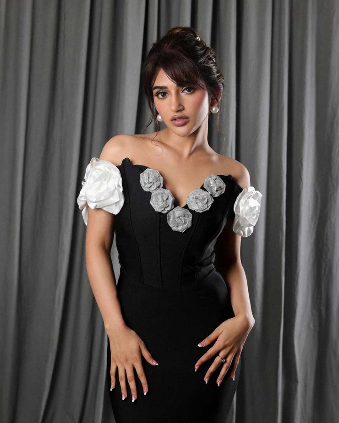 Sreeleela Hot Photos: శ్రీలీల హాట్ లుక్స్ కేక.. ఇంగ్లీష్ గౌనులో వావ్ అనిపిస్తున్న ధమాకా బ్యూటీ