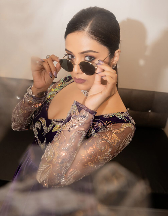 Sreemukhi: జిగేలు రాణి.. ఏ మాత్రం వెనక్కి తగ్గని శ్రీముఖి