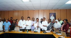 Devara: ఎన్టీఆర్ ఫ్యాన్స్ కి గుడ్ న్యూస్, కానీ ఆడియన్స్ ను రప్పించడానికి అదనపు ఖర్చు