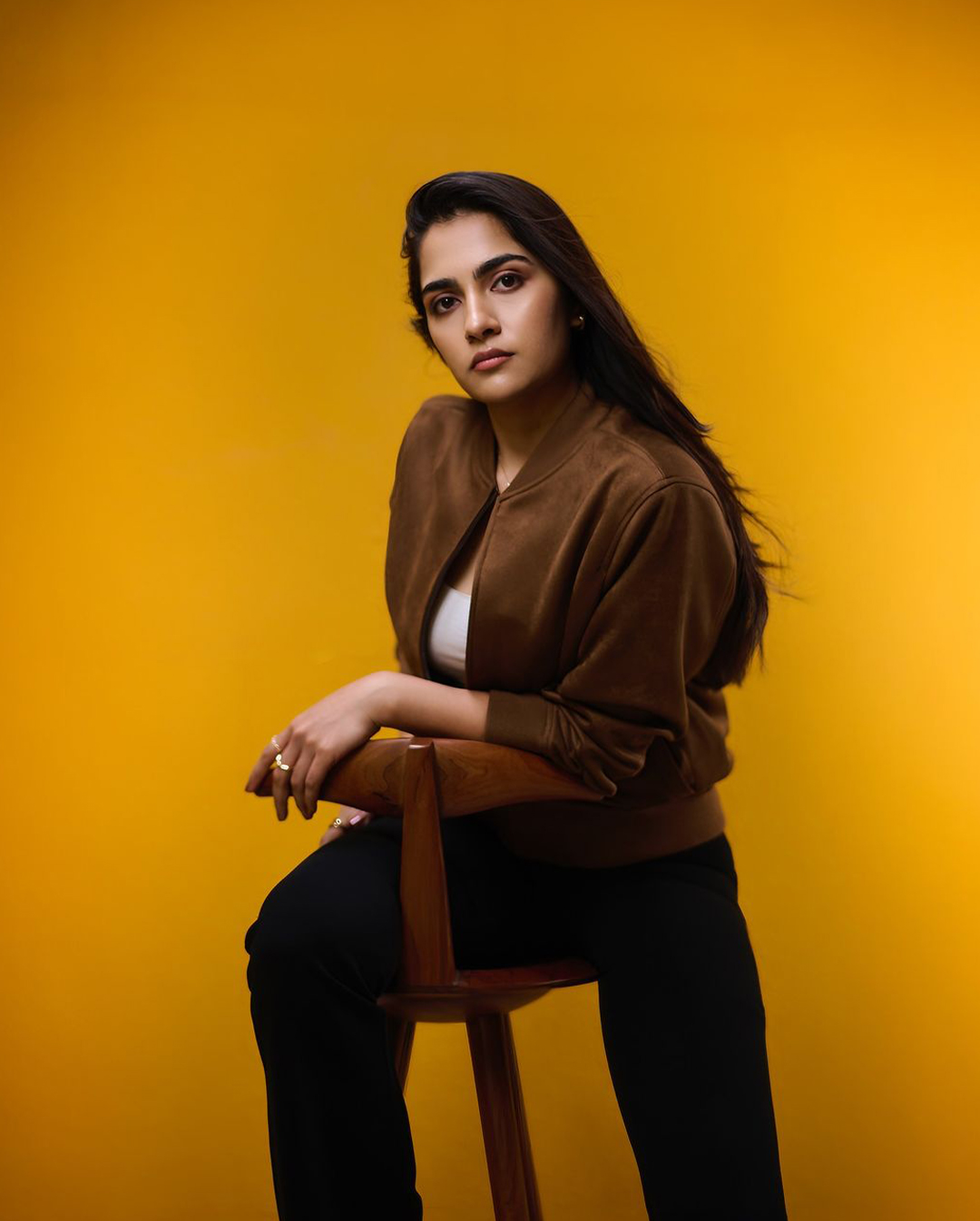 Rukmini Vasanth: అందాలతో గాలం వేస్తున్న సప్తసాగరాలు బ్యూటీ రుక్మిణి వసంత్..