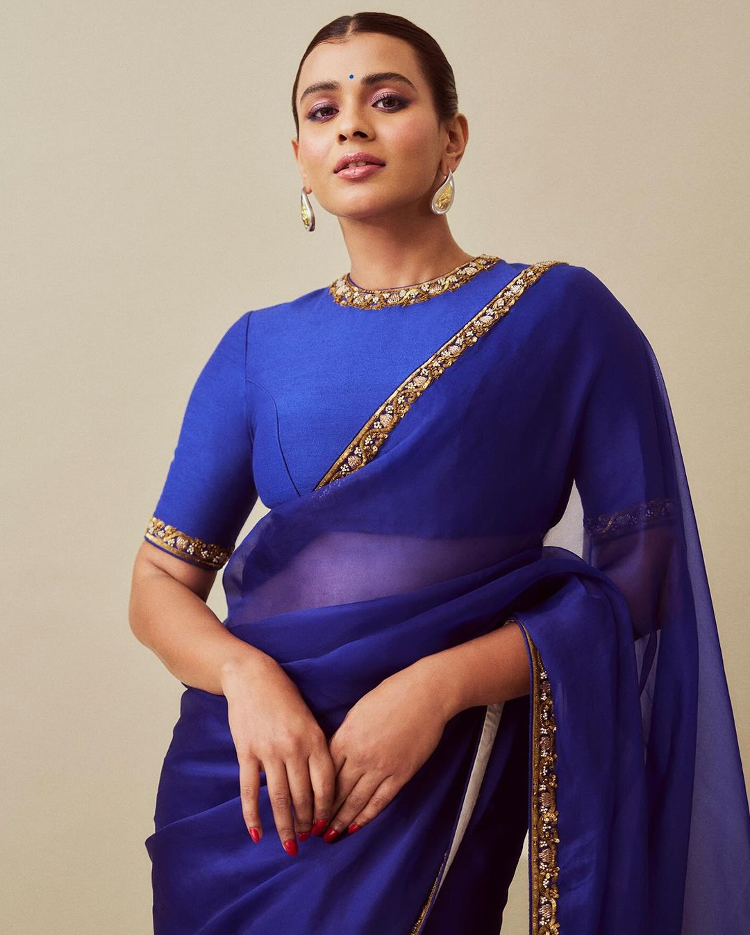 Hebah Patel: “నీలిరంగు చీరలోన.. చందమామ నీవే జాన”.. హెబ్బా అందాలు చూడతరమా..