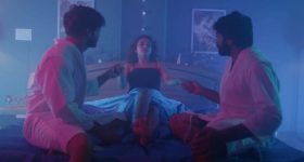 OTT Bold Movie : ఇద్దరు అబ్బాయిలతో ఒకేసారి ఆ పని.. ఆ సీన్స్ వల్ల థియేటర్లలో బ్యాన్ అయిన తెలుగు బో*ల్డ్ మూవీ