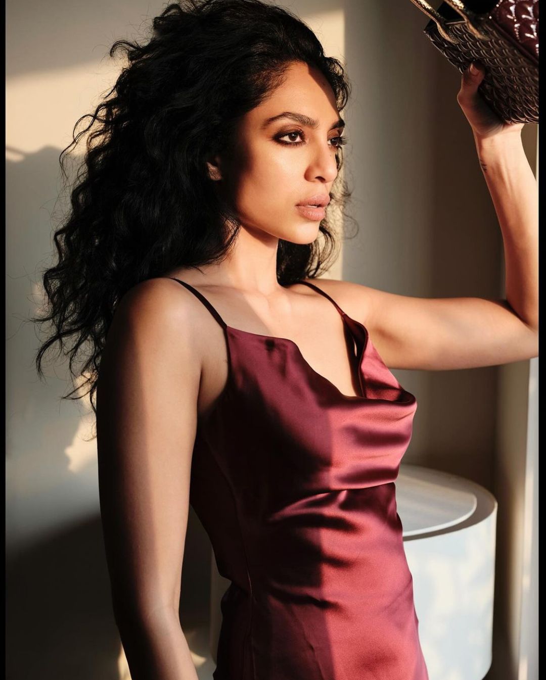 Sobhita: ఎంగేజ్‌మెంట్ తర్వాత మొదటిసారి హాట్ ఫోటోలు షేర్ చేసిన శోభితా.. పాప చాలా బోల్డ్!