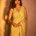 Mrunal Thakur: కొత్త లుక్‌లో ‘సీతారామం’ భామ.. ప్రేమతో మీ మృణాల్ అంటూ పోస్ట్