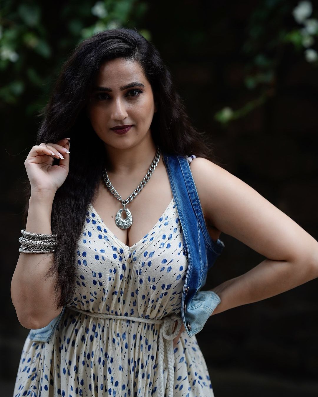 Anchor Manjusha: వెరైటీ డ్రెస్సులో హాట్ యాంకర్ అందాలు.. కుర్రకారు ఫిదా అవ్వాల్సిందే!