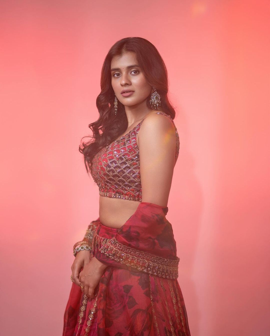 Hebah Patel: ట్రెడీషినల్ డ్రెస్‌లో మెరిసిపోతున్న హెబ్బా.. ఈ బోల్డ్ బ్యూటీ అందం వర్ణించతరమా!