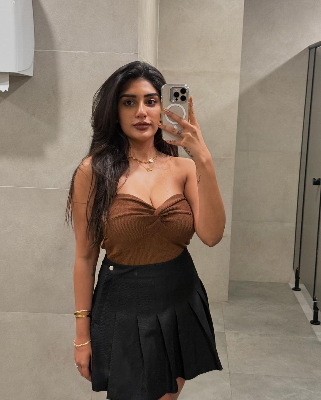 Bandaru Supritha: షార్ట్ డ్రెస్‌లో సురేఖ వాణి కూతురు.. హాట్ సెల్ఫీలతో హీట్ పెంచేస్తోందిగా!