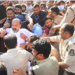 BANDI SANJAY : గ్రూప్ 1 అభ్యర్థుల కోసం హోంమంత్రి బండి సంజయ్ నిరసన, ఆపై తీవ్ర ఉద్రిక్తత, అరెస్ట్