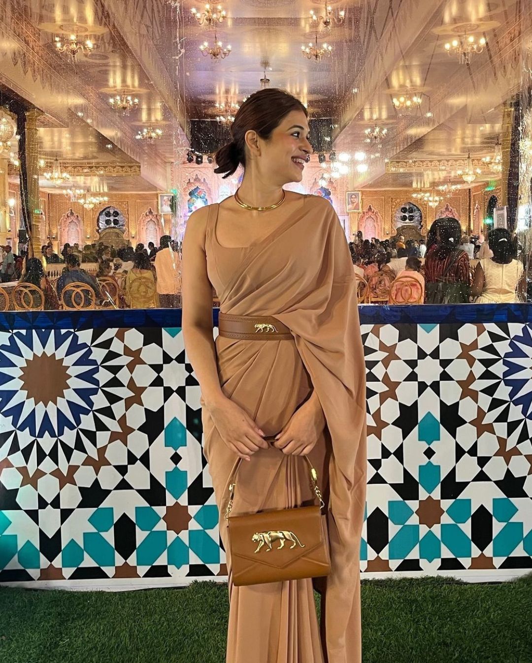 Shraddha Das: దుర్గా పూజకు ఇలా రెడీ అవుతారా? ఏంటిది శ్రద్ధా దాస్?