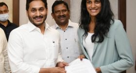PV Sindhu: ఆ భూమిని సింధుకు ఇవ్వొద్దు, కాలేజీ కట్టండి.. స్థానికుల డిమాండ్