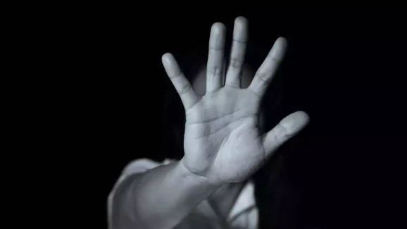 Bengaluru:  దారుణం.. తండ్రి అప్పు చెల్లించలేదని కుమార్తెపై అత్యాచారం!