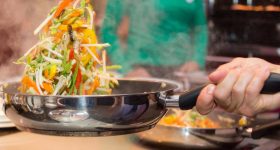 Chemicals in Cooking Utensils: ఈ వంట పాత్రల్లో డేంజర్ కెమికల్స్? వీటిలో ఆహారం వండితే.. ఆ భయానక వ్యాధి పక్కా!