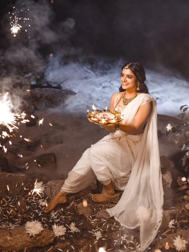 దీవాళి వెలుగుల్లో చిచ్చుబుడ్డిలా మెరిసిపోతున్న తారలు.. ఈ స్పెషల్ ఫోటోలు మీ కోసమే