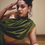 Deviyani Sarma: జాకెట్ లేకుండా సైతాన్ పాప.. చూపులతోనే చంపేస్తుందిగా