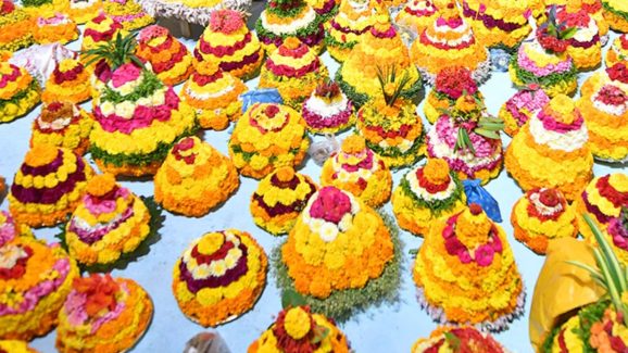 Bathukamma 2024: మూడవ రోజు బతుకమ్మకు.. ఏ నైవేద్యం సమర్పిస్తారు ?