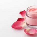 Rose Cream: మెరిసే చర్మం కోసం.. గులాబీలతో ఫేస్ క్రీమ్