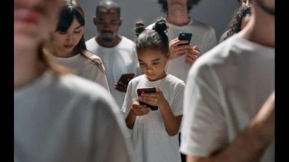 Mobile Addiction : మొబైల్​కు బానిసలయ్యారా? – ఇలా చేస్తే ఇట్టే బయటపడొచ్చు!