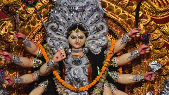 Navaratri 2024: నవరాత్రుల్లో ఈ వస్తువులు దానం చేస్తే.. కోరిన కోరికలు నెరవేరతాయ్