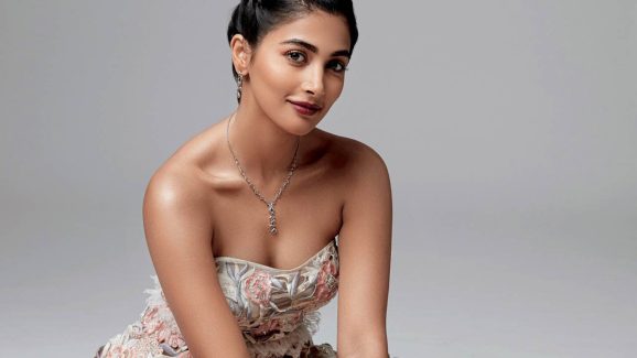 Pooja Hegde : బుట్టబొమ్మ మామూలుది కాదు… ఈ చిన్న స్ట్రాటజీ తో నిర్మాతలను బుట్టలో వేసుకుందా?